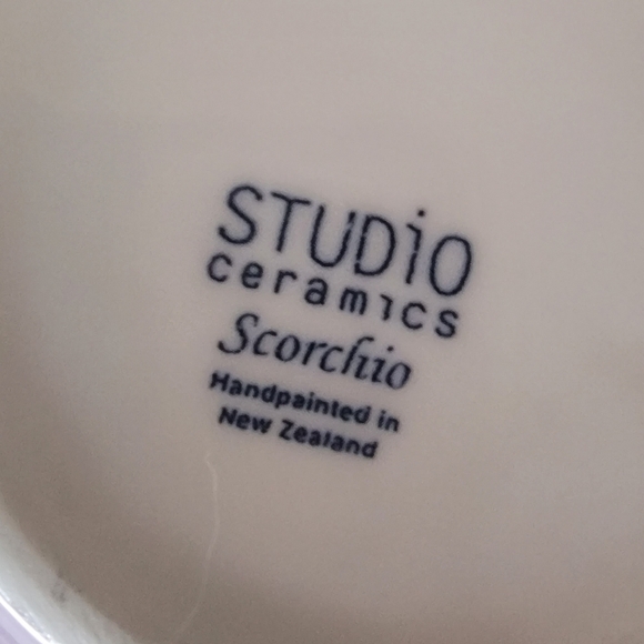 Ceramic teapot from New Zealand - Picture 5 of 5